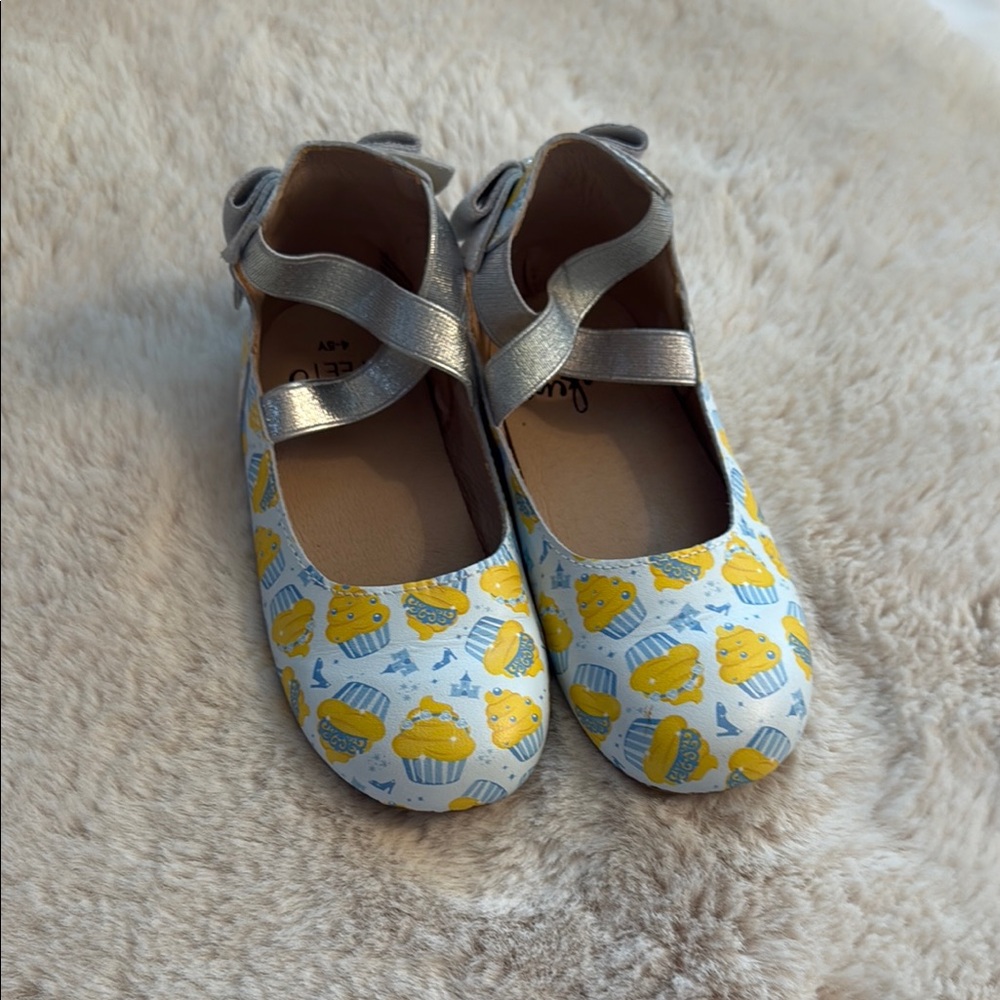 Monkey Feet Yellow and Blue Dress Shoes with Cross-Strap Design
